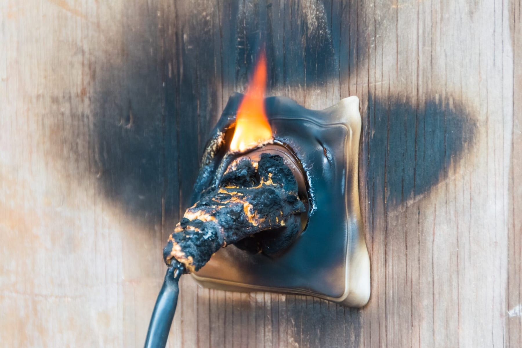 Steckdose mit Brandschaden